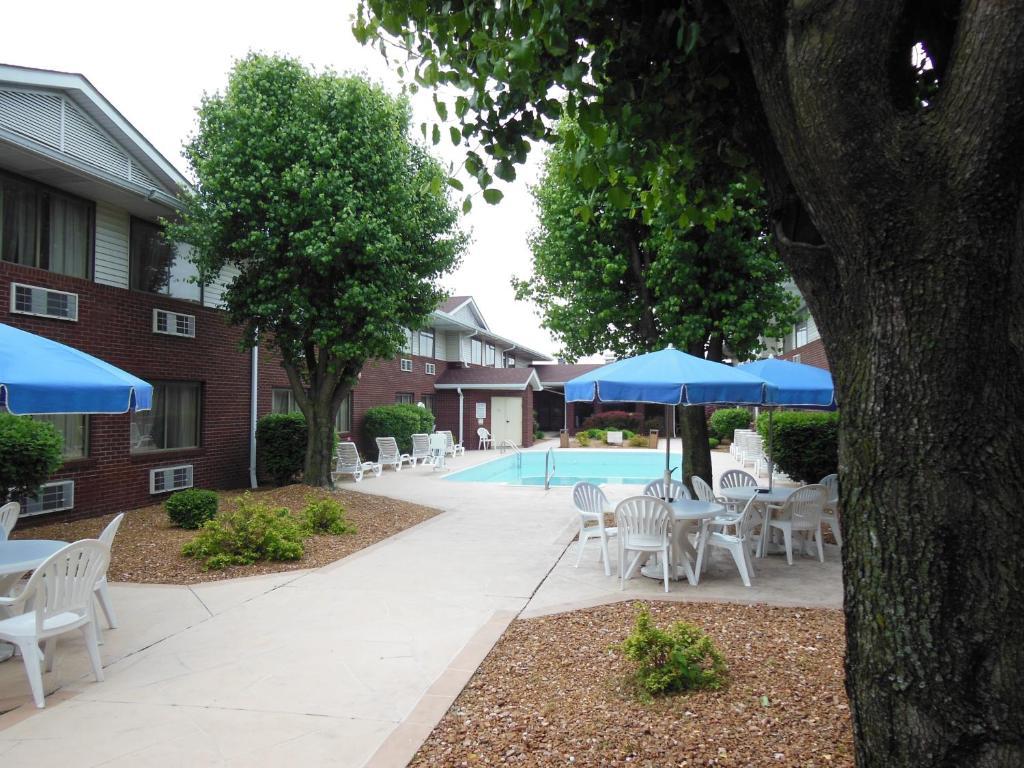 Super 8 By Wyndham O'Fallon Exterior photo